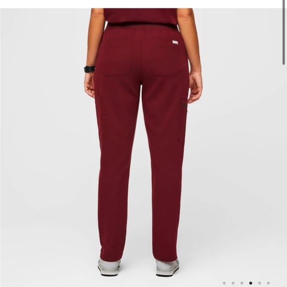 Figs Yola Skinny Scrub Pants in burgundy - Picture 2 of 3